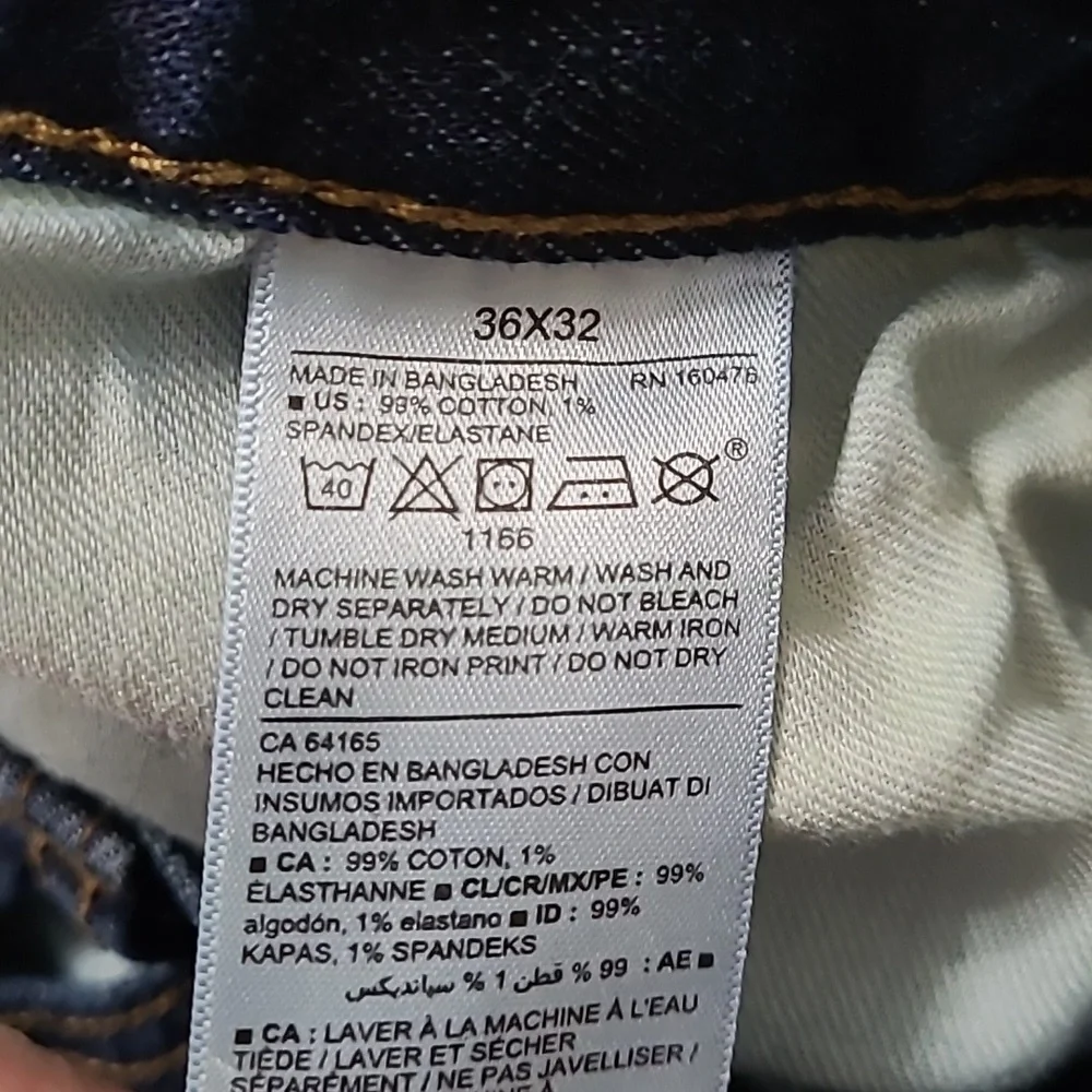 Old Navy Slim Jeans in Dark Blue Wash size 36x32. *See Measurements*